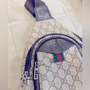 Gucci shoulder bag ** uni sex ** ✨Authentic ✨ no damage 10/10 condition!!!!